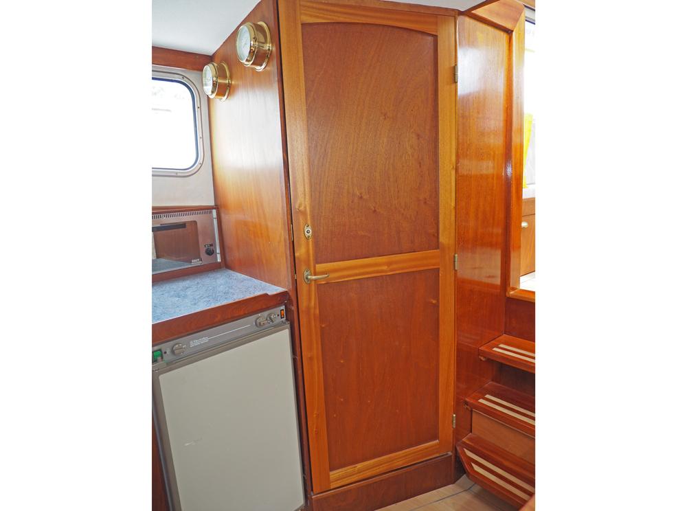 Saloon, Accommodation